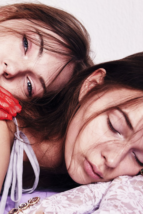 YULIA ZAEC . EDITORIAL